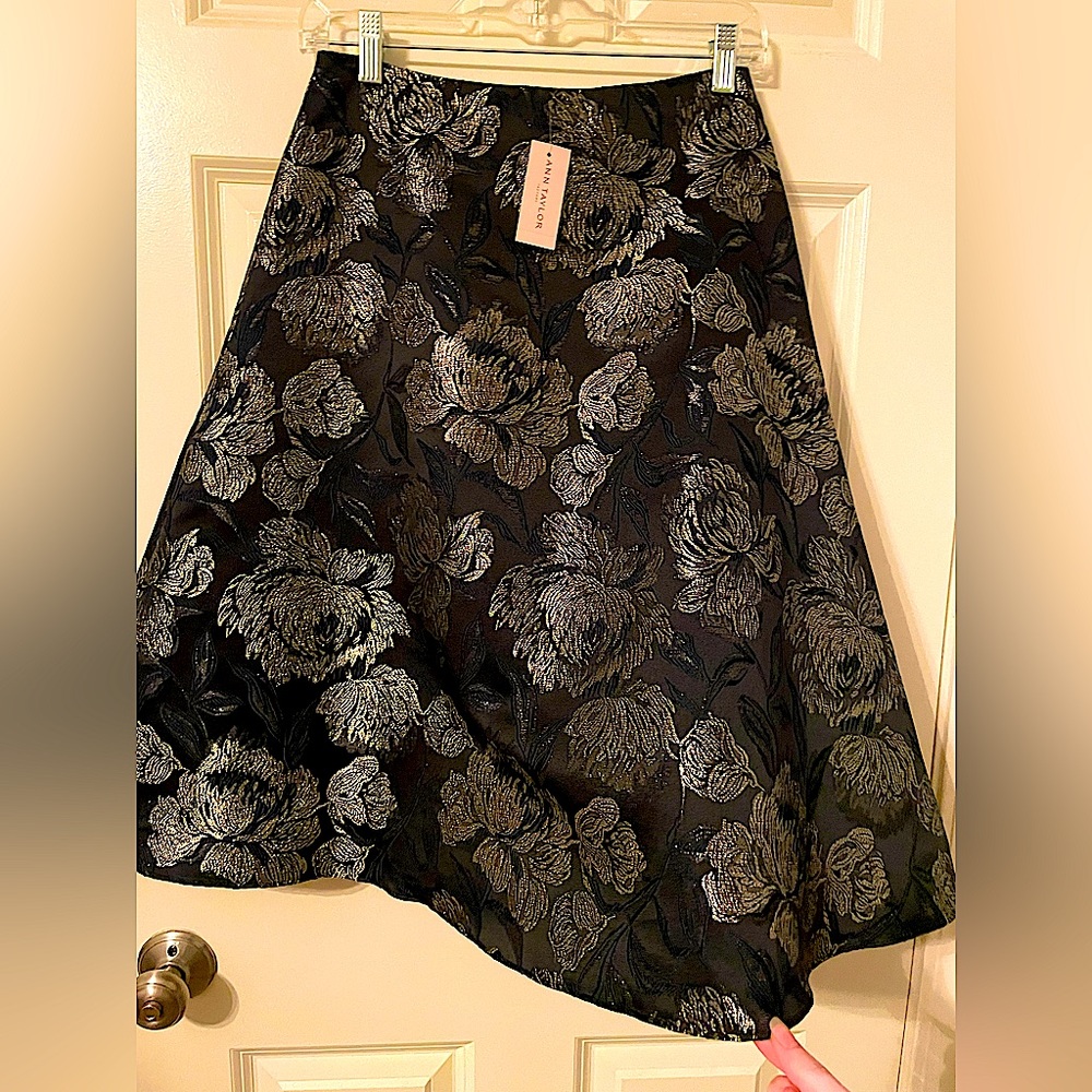 Ann Taylor black and gold a-line skirt NWT 0P
